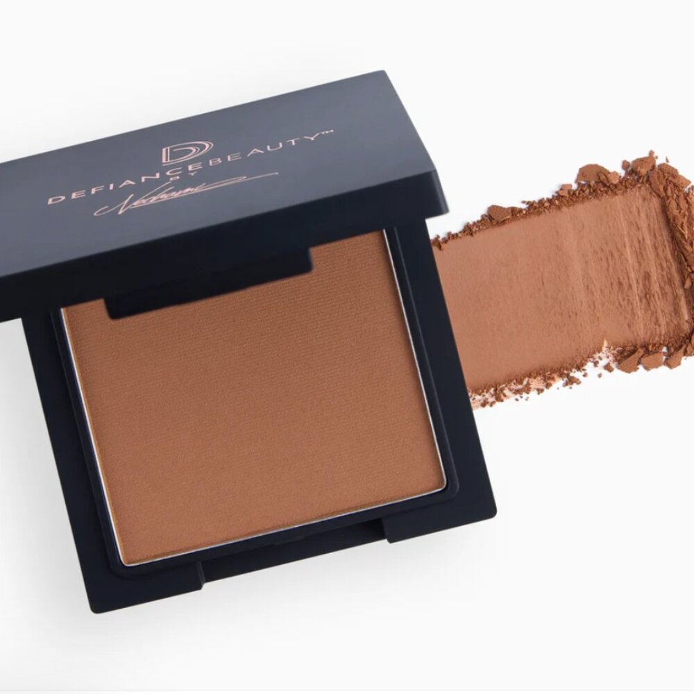 New in Box Defiance‎ Beauty Satin Sovereign Bronzer Shade Goddess Glow